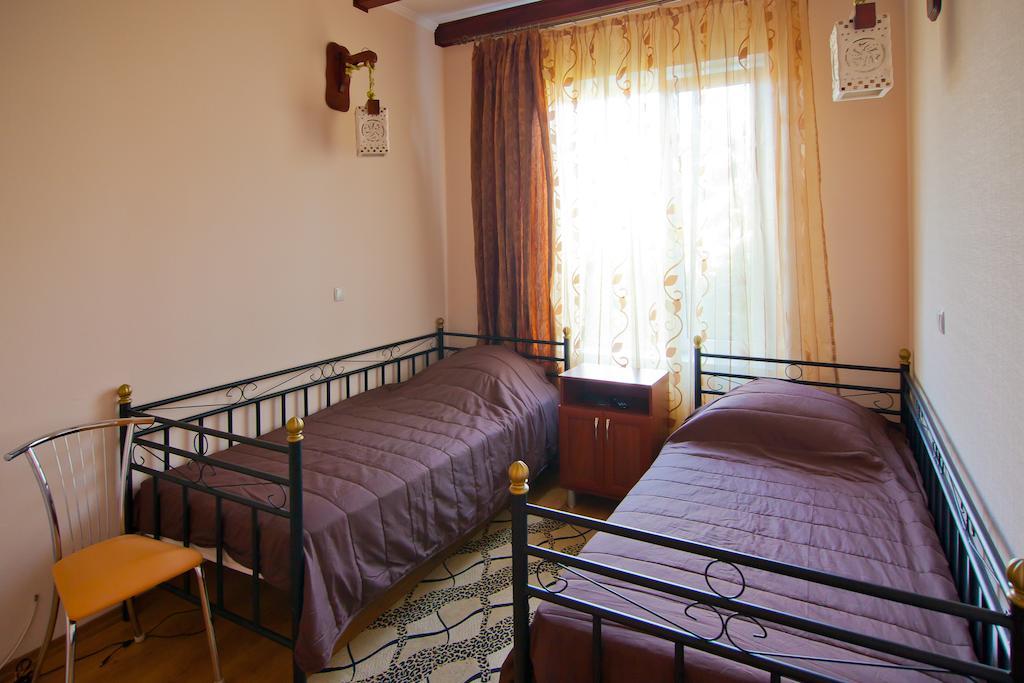 Uyutniy Odessa Exterior foto